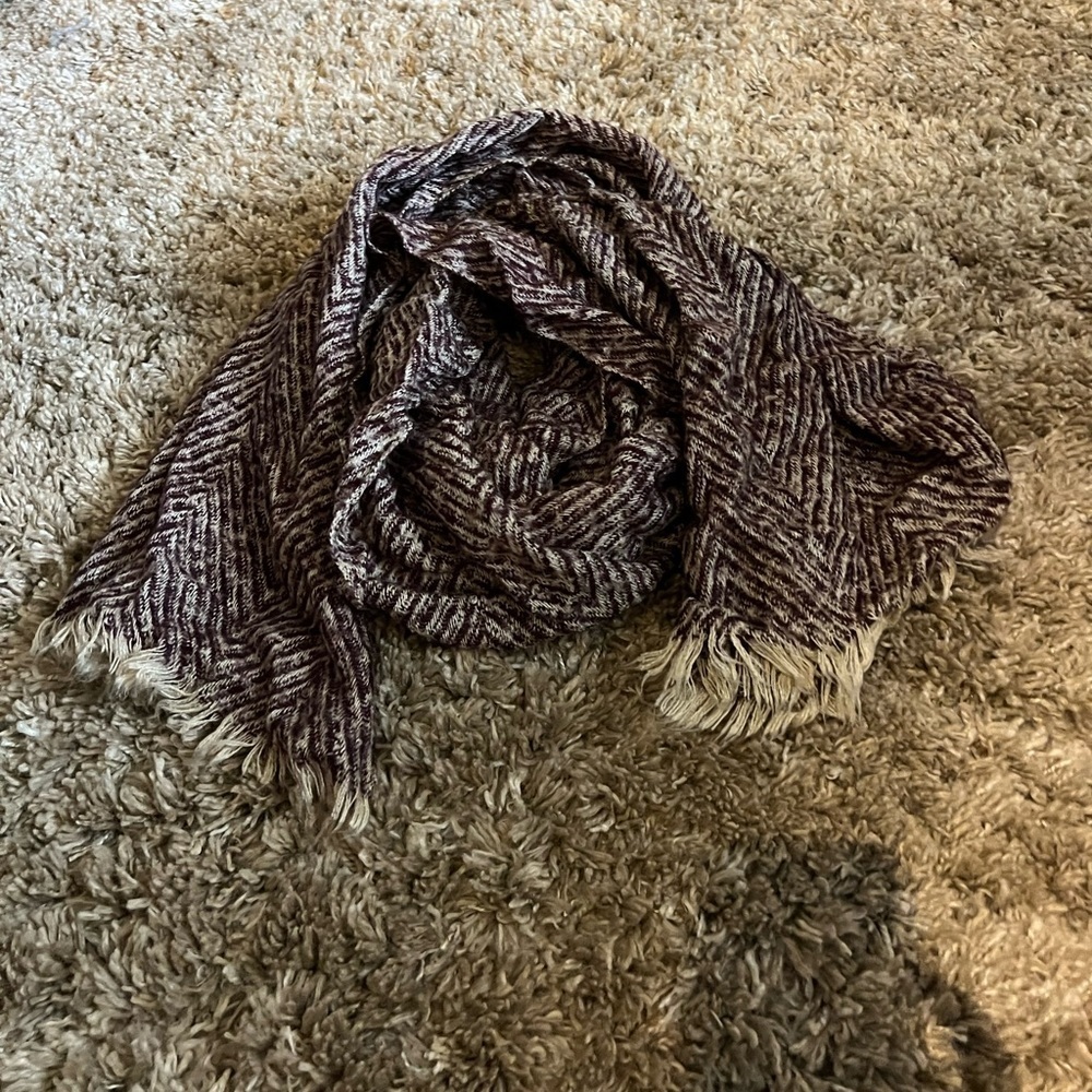 Great condition purple scarf